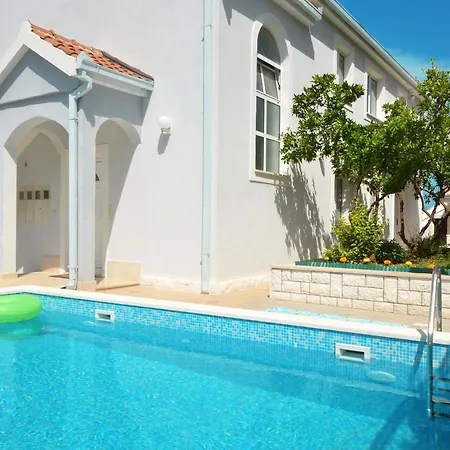 Appartement Daisy 2 *